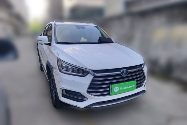 Used BYD Song New Energy 2019 Song DM 1.5TID Smart Connect Dynamic Model Front Right 45 Deg