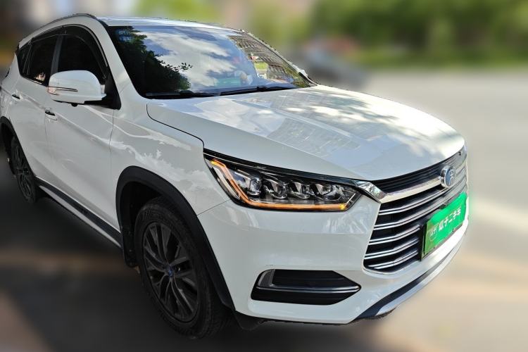 Used BYD Song New Energy 2019 Song DM 1.5TID Smart Connect Dynamic Model Front Right 45 Deg