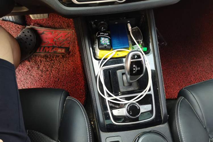 Used BYD Song New Energy 2019 Song DM 1.5TID Smart Connect Sharp Edition Gear Lever