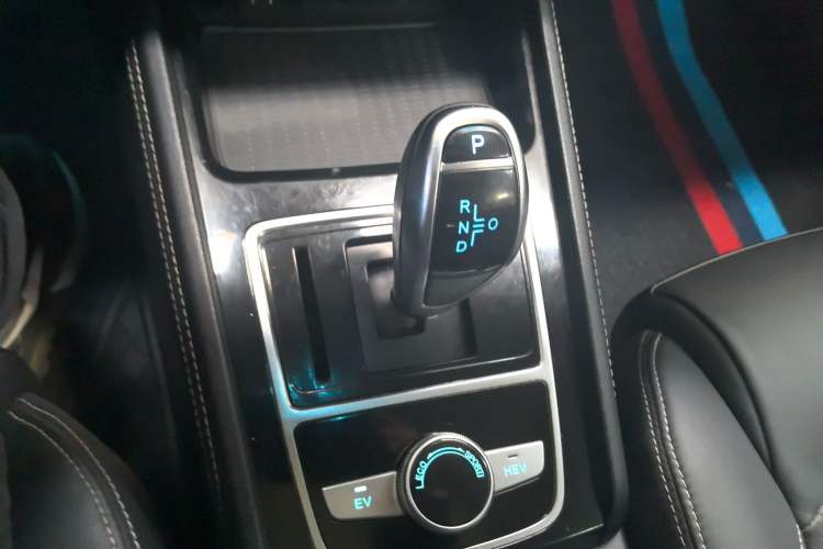 Used BYD Song New Energy 2019 Song DM 1.5TID Smart Connect Sharp Edition Gear Lever