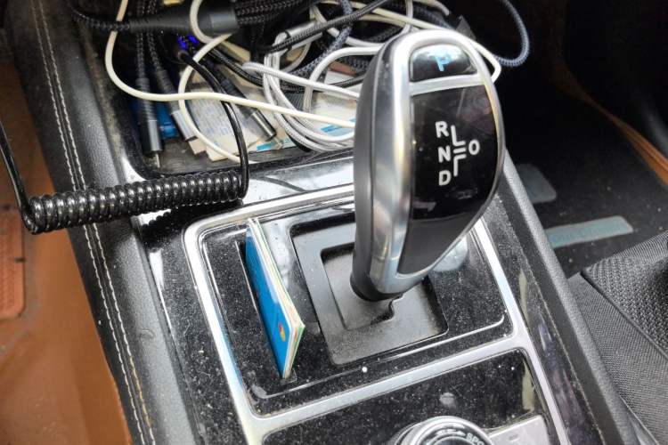 Used BYD Song New Energy 2019 Song DM 1.5TID Smart Connect Sharp Edition Gear Lever