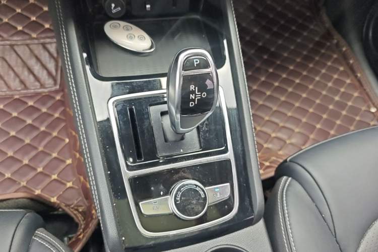 Used BYD Song New Energy 2019 Song DM 1.5TID Smart Connect Sharp Edition Gear Lever
