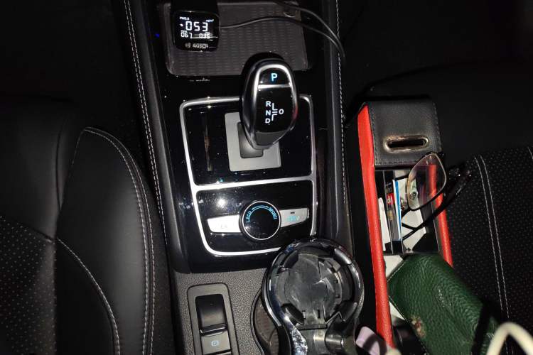 Used BYD Song New Energy 2019 Song DM 1.5TID Smart Connect Sharp Edition Gear Lever