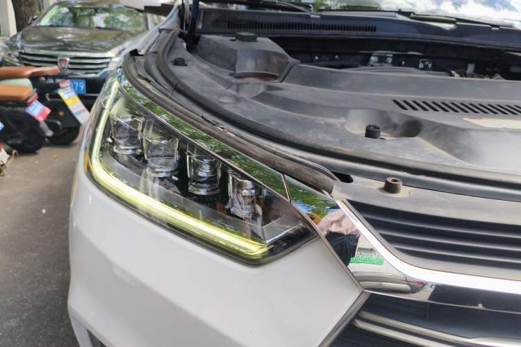 Used BYD Song New Energy 2019 Song DM 1.5TID Smart Connect Premium Model Right Front Headlight