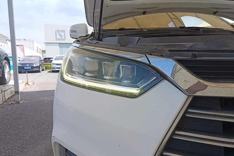 Used BYD Song New Energy 2019 Song DM 1.5TID Smart Connect Premium Model Right Front Headlight