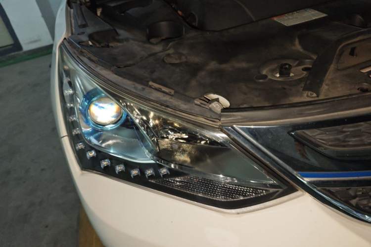 Used BYD Song New Energy 2019 Song DM 1.5TID Smart Connect Premium Model Right Front Headlight