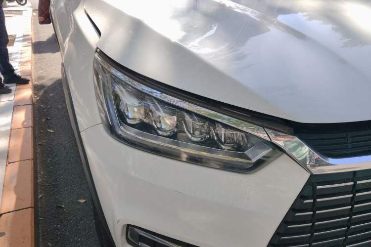 Used BYD Song New Energy 2019 Song EV500 Smart Connect Elite Model Right Front Headlight