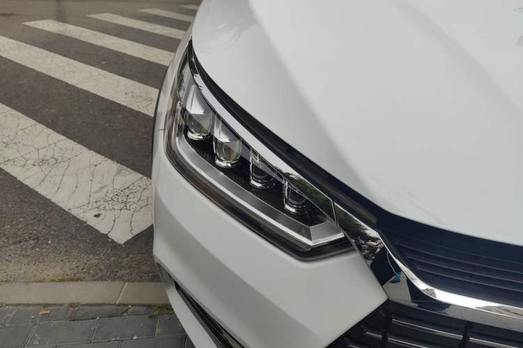 Used BYD Song New Energy 2019 Song EV500 Smart Connect Luxe Model Right Front Headlight
