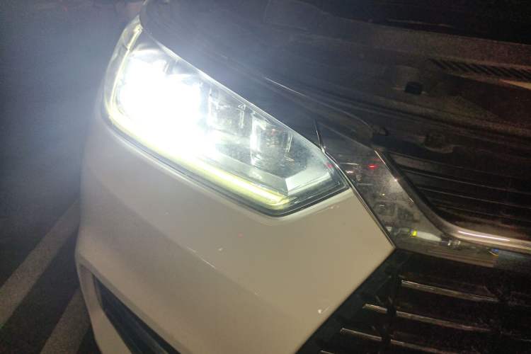 Used BYD Song New Energy 2019 Song EV500 Smart Connect Luxe Model Right Front Headlight
