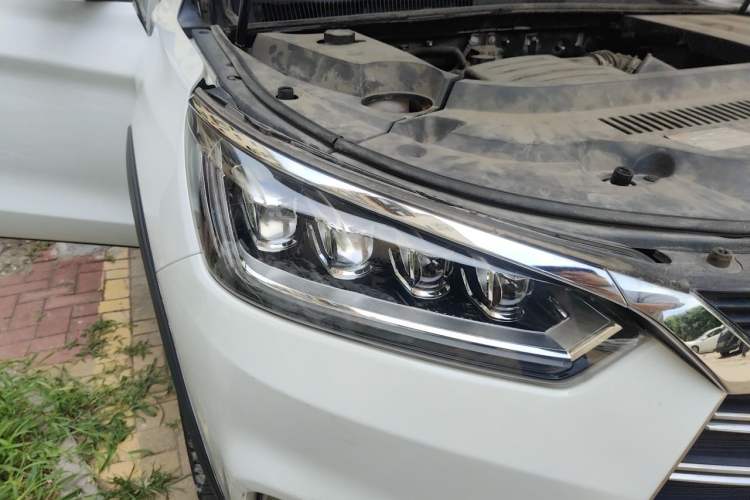 Used BYD Song New Energy 2019 Song DM 1.5TID Smart Connect Premium Model Right Front Headlight