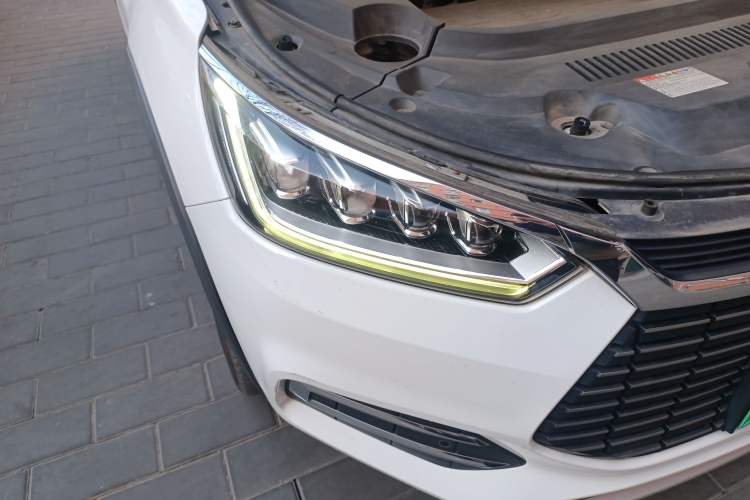 Used BYD Song New Energy 2019 Song EV500 Smart Connect Elite Model Right Front Headlight
