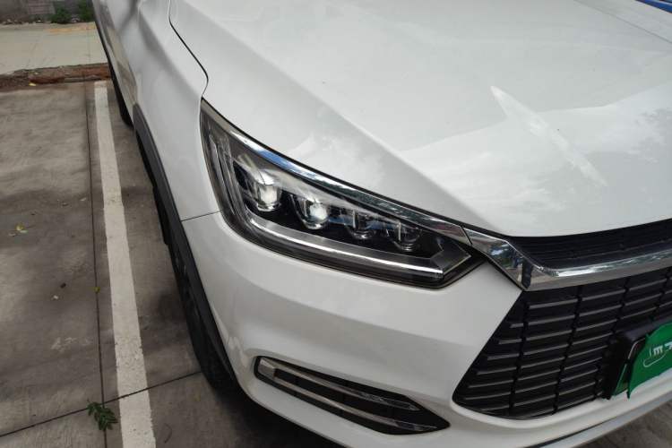 Used BYD Song New Energy 2019 Song EV500 Smart Connect Elite Model Right Front Headlight
