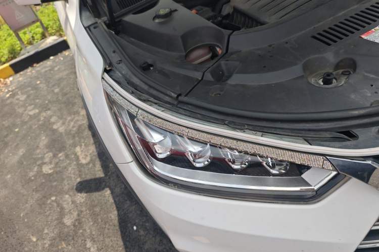 Used BYD Song New Energy 2019 Song DM 1.5TID Smart Connect Premium Model Right Front Headlight