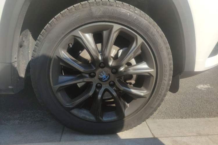Used BYD Song New Energy 2019 Song EV500 Smart Connect Elite Model Right Front Wheel Hub