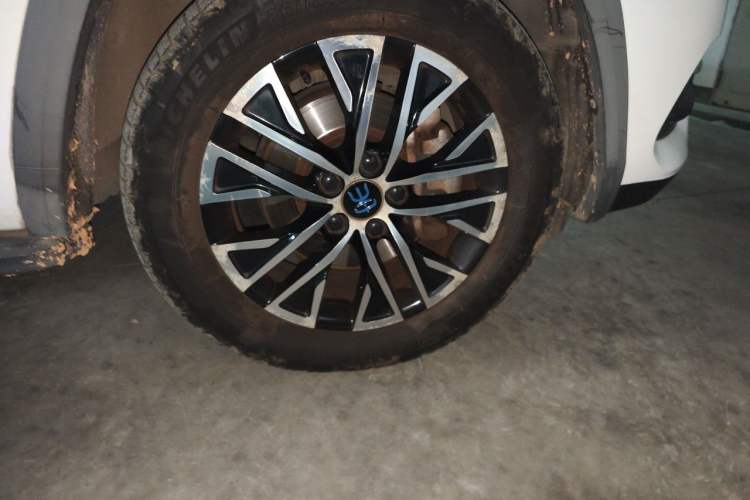 Used BYD Song New Energy 2019 Song DM 1.5TID Smart Connect Premium Model Right Front Wheel Hub