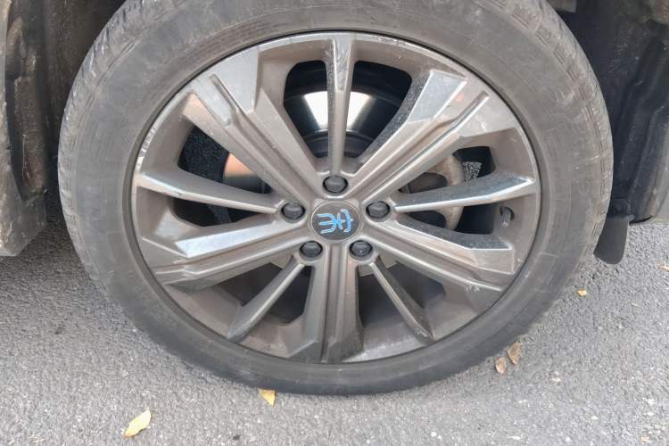 Used BYD Song New Energy 2019 Song EV500 Smart Connect Elite Model Right Front Wheel Hub