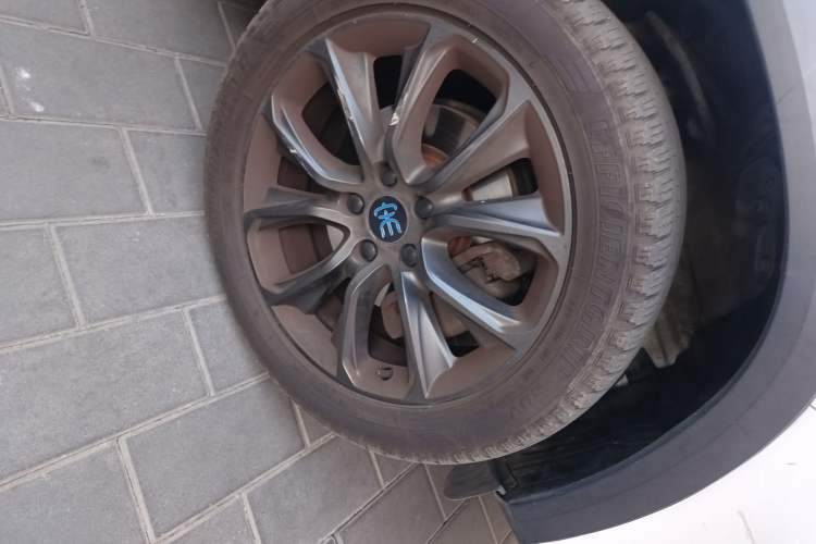 Used BYD Song New Energy 2019 Song EV500 Smart Connect Elite Model Right Front Wheel Hub