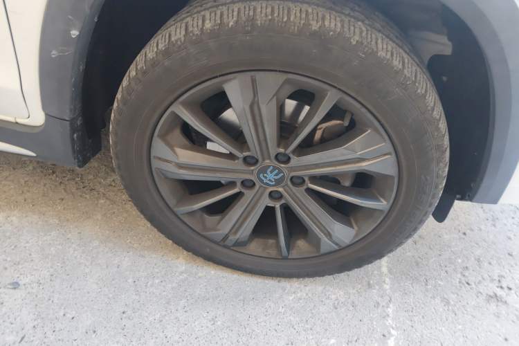 Used BYD Song New Energy 2019 Song EV500 Smart Connect Luxe Model Right Front Wheel Hub