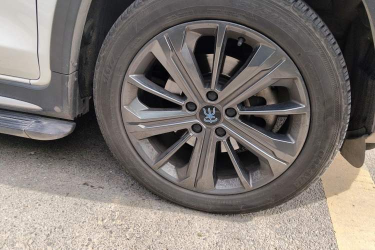 Used BYD Song New Energy 2019 Song DM 1.5TID Smart Connect Premium Model Right Front Wheel Hub