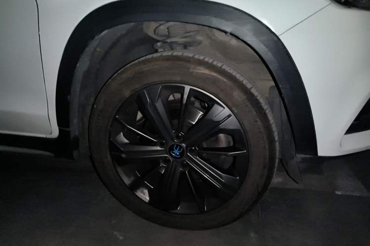 Used BYD Song New Energy 2019 Song EV500 Smart Connect Luxe Model Right Front Wheel Hub