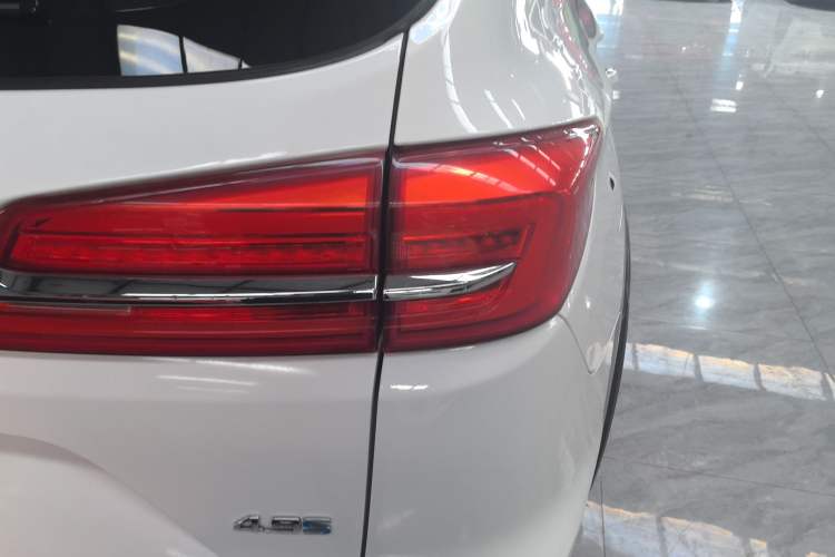 Used BYD Song New Energy 2019 Song DM 1.5TID Smart Connect Sharp Edition Right Rear Taillight