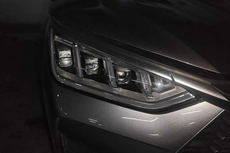 Used BYD Song PLUS 2020 1.5T Automatic Prestige Version Right Front Headlight