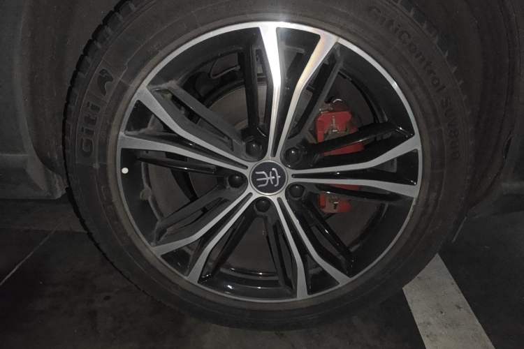 Used BYD Song PLUS 2020 1.5T Automatic Prestige Version Right Front Wheel Hub