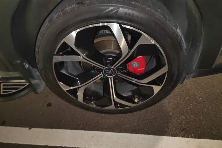 Used BYD Song PLUS 2020 1.5T Automatic Flagship PLUS Right Front Wheel Hub