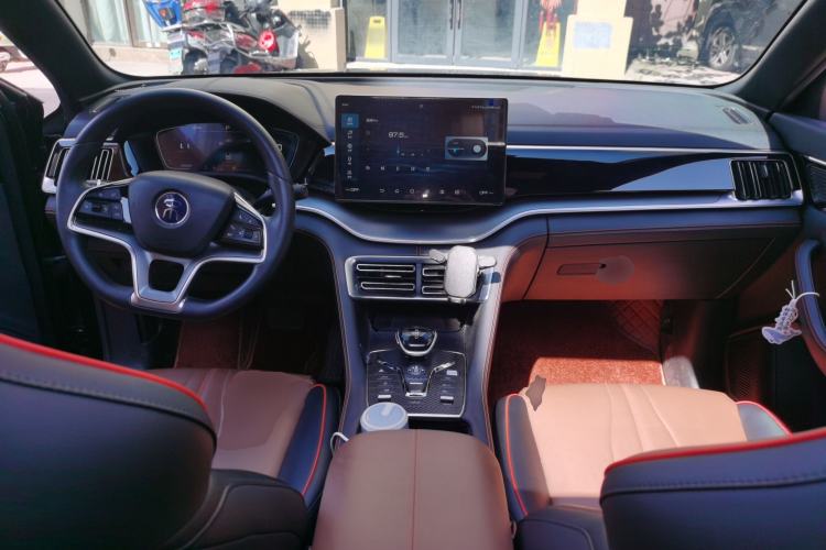 Used BYD Song PLUS 2020 1.5T Automatic Prestige Version Center Console