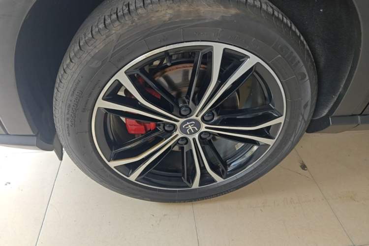Used BYD Song PLUS 2020 1.5T Automatic Flagship Edition Left Front Wheel Hub