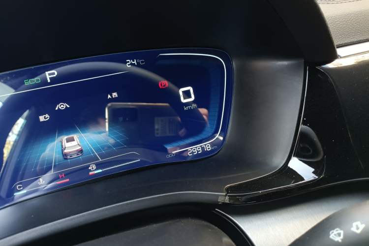 Used BYD Song PLUS 2020 1.5T Automatic Flagship Edition Odometer Close Up