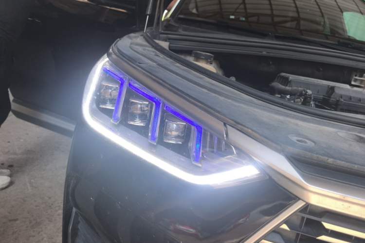 Used BYD Song PLUS 2020 1.5T Automatic Prestige Version Right Front Headlight