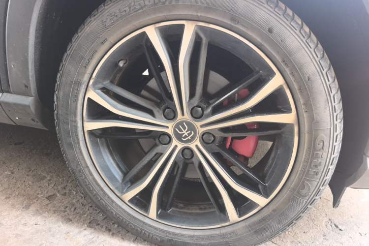 Used BYD Song PLUS 2020 1.5T Automatic Prestige Version Right Front Wheel Hub