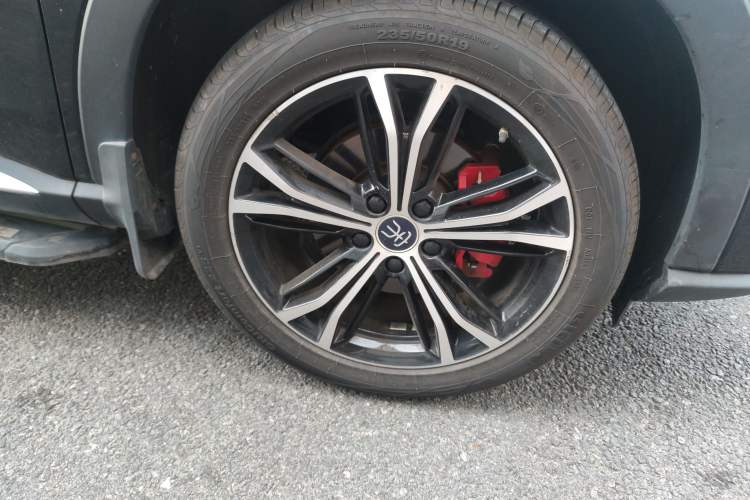 Used BYD Song PLUS 2020 1.5T Automatic Flagship Edition Right Front Wheel Hub