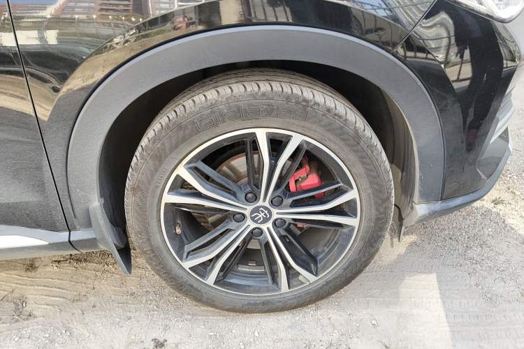 Used BYD Song PLUS 2020 1.5T Automatic Flagship Edition Right Front Wheel Hub