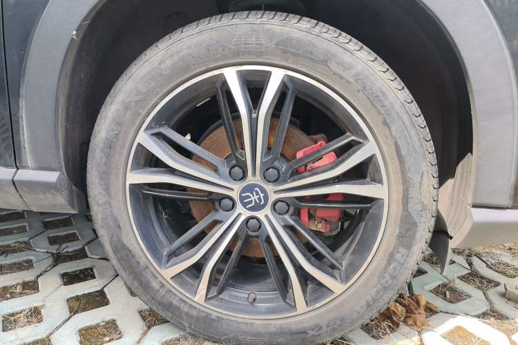 Used BYD Song PLUS 2020 1.5T Automatic Flagship PLUS Right Front Wheel Hub