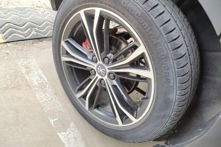 Used BYD Song PLUS 2020 1.5T Automatic Prestige Version Right Rear Wheel Hub