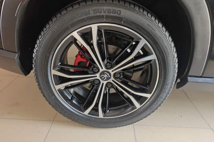 Used BYD Song PLUS 2020 1.5T Automatic Flagship Edition Right Rear Wheel Hub