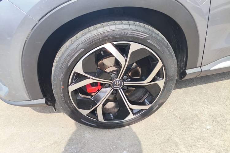 Used BYD Song PLUS 2020 1.5T Automatic Flagship PLUS Left Front Wheel Hub