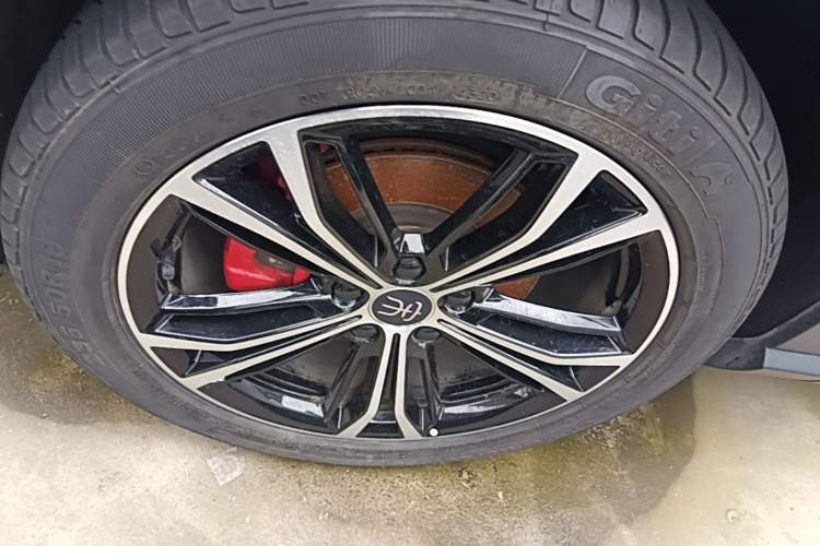 Used BYD Song PLUS 2020 1.5T Automatic Flagship Edition Left Front Wheel Hub