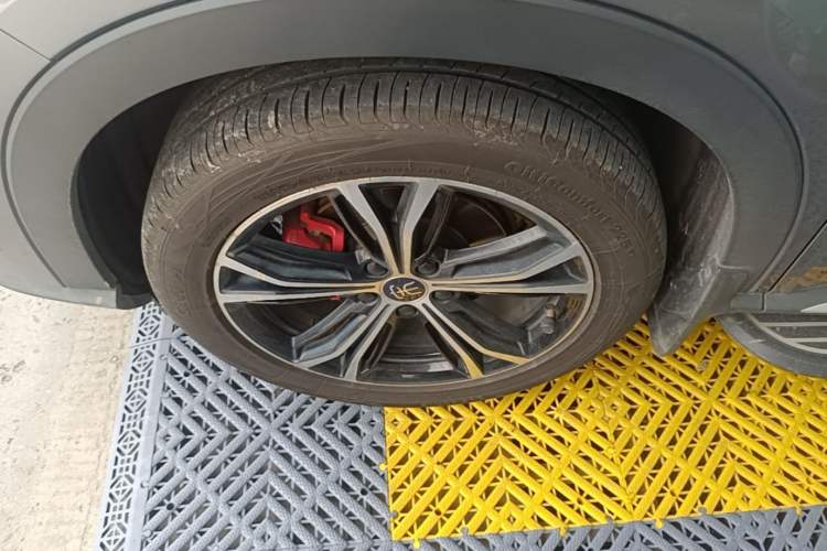 Used BYD Song PLUS 2020 1.5T Automatic Flagship Edition Left Front Wheel Hub