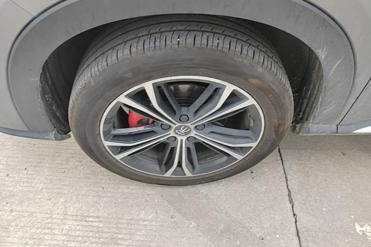 Used BYD Song PLUS 2020 1.5T Automatic Prestige Version Left Front Wheel Hub