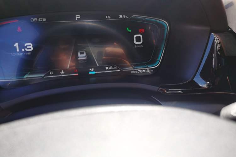 Used BYD Song PLUS 2020 1.5T Automatic Flagship Edition Odometer Close Up