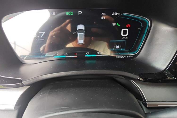 Used BYD Song PLUS 2020 1.5T Automatic Flagship Edition Odometer Close Up