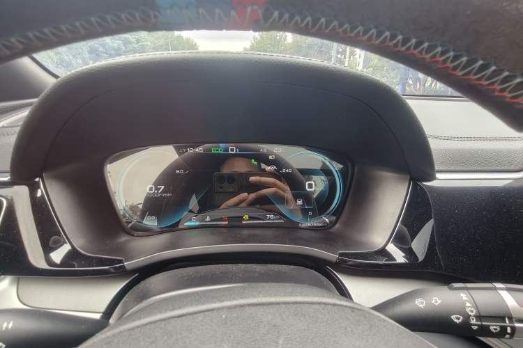 Used BYD Song PLUS 2020 1.5T Automatic Flagship Edition Odometer Close Up