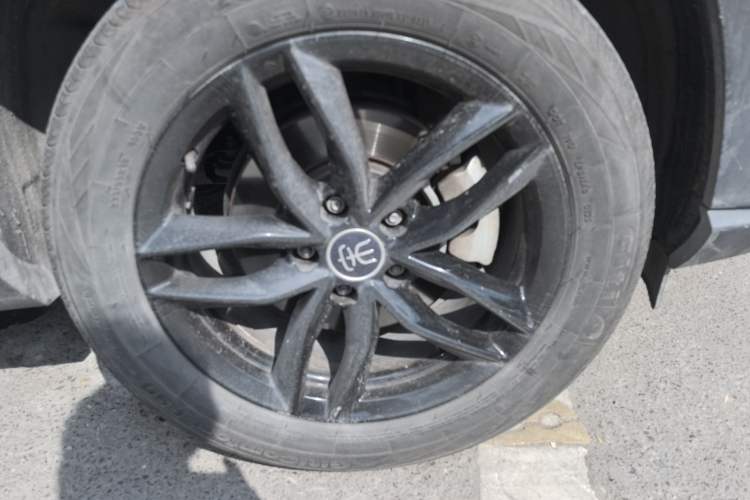 Used BYD Song PLUS 2020 1.5T Automatic Luxury Version Right Front Wheel Hub