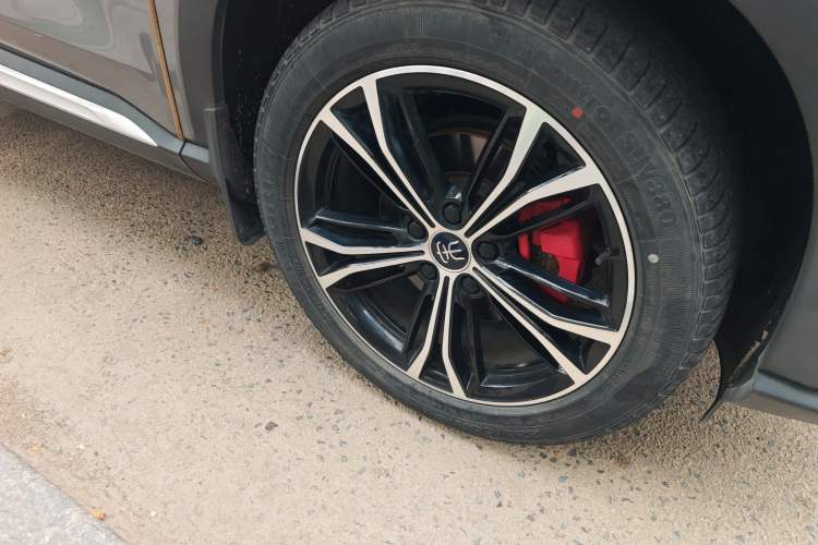 Used BYD Song PLUS 2020 1.5T Automatic Flagship Edition Right Front Wheel Hub