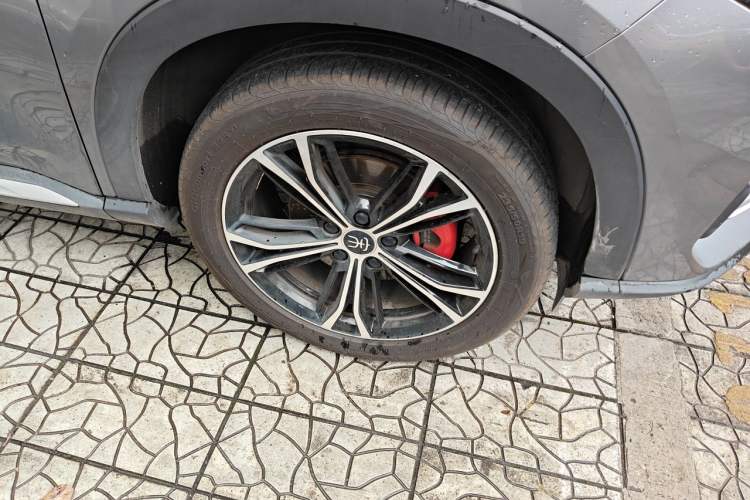 Used BYD Song PLUS 2020 1.5T Automatic Prestige Version Right Front Wheel Hub