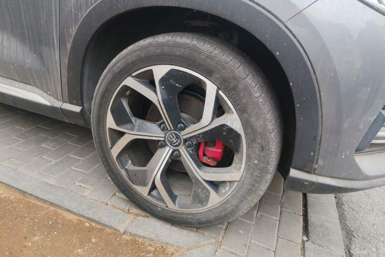 Used BYD Song PLUS 2020 1.5T Automatic Flagship PLUS Right Front Wheel Hub
