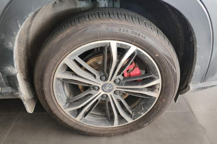 Used BYD Song PLUS 2020 1.5T Automatic Flagship Edition Right Front Wheel Hub